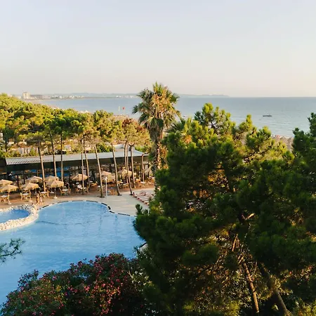 Kote's Beachside 22 *