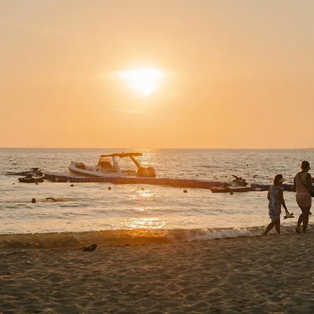 Kote's Beachside 22 Апартаменты *