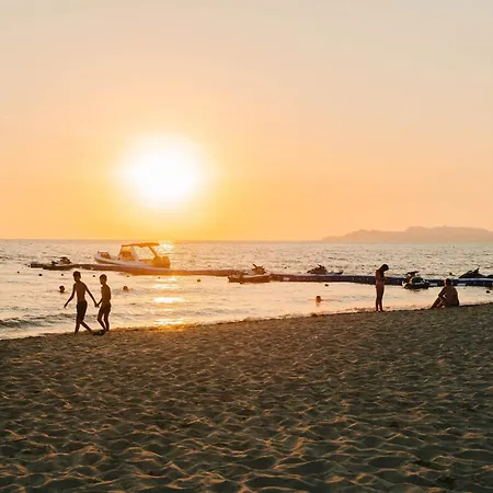 Kote's Beachside 22 Апартаменты Дуррес